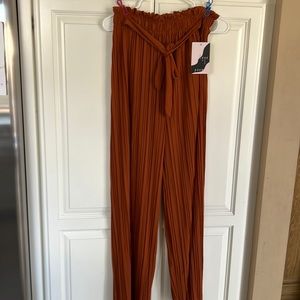 Rust wide leg pleated pants- L